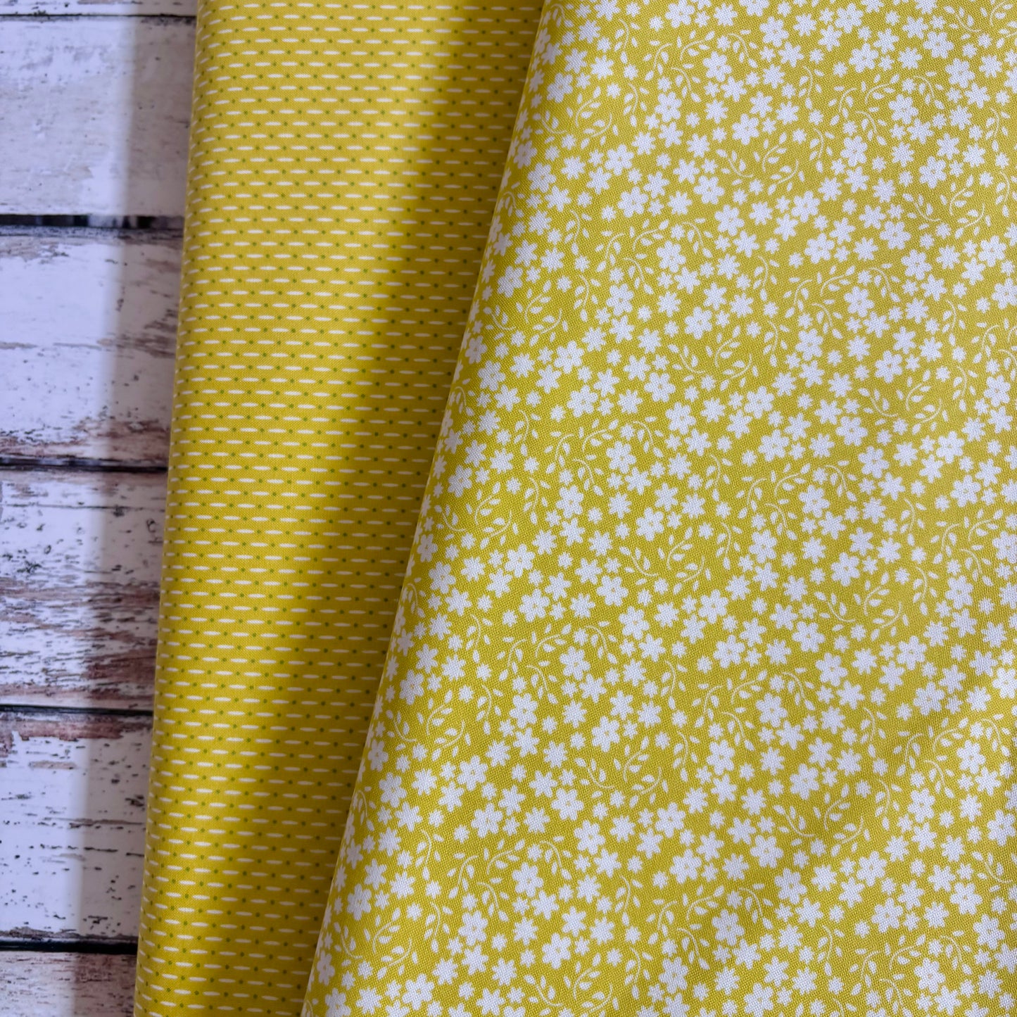 Raspberry Summer - Blossom Small Floral - Moda