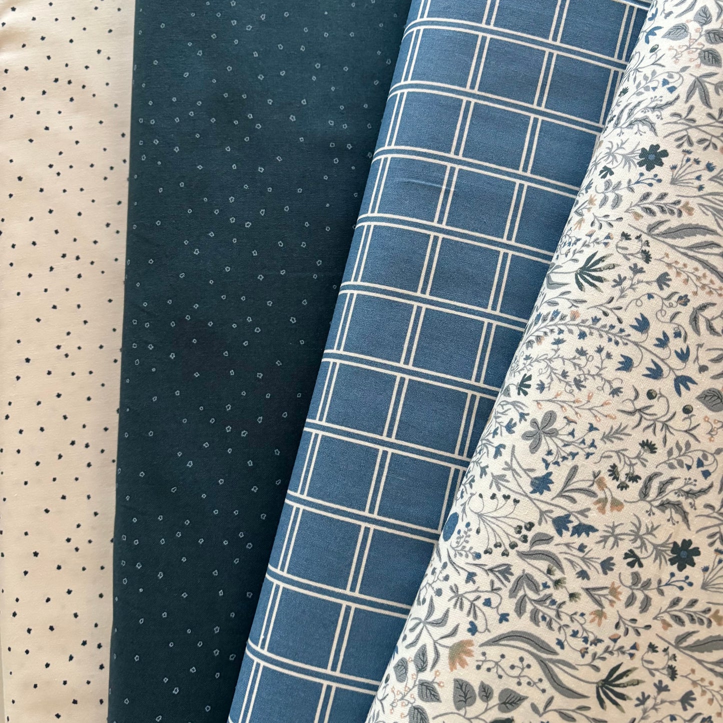 Rainier - Mountain Meadow Small Floral in Eggshell Pewter - Moda