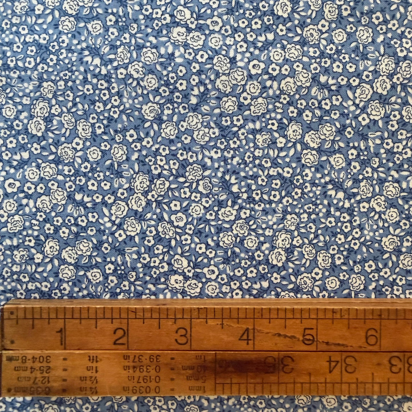 Petit Fleur - Blossom in Blue - by Makower Uk for Andover
