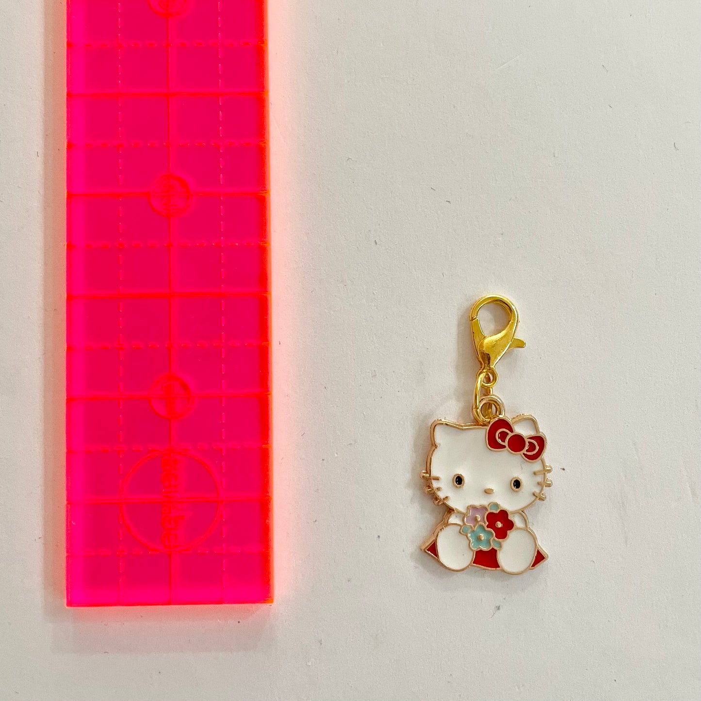 Hello Kitty with Flowers Zipper Charm