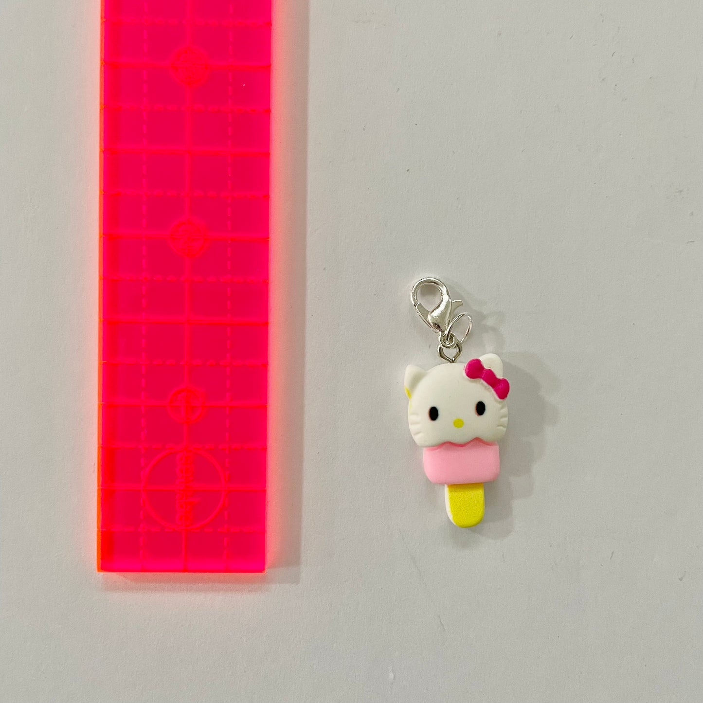 Hello Kitty Icy Pole Zipper Charm