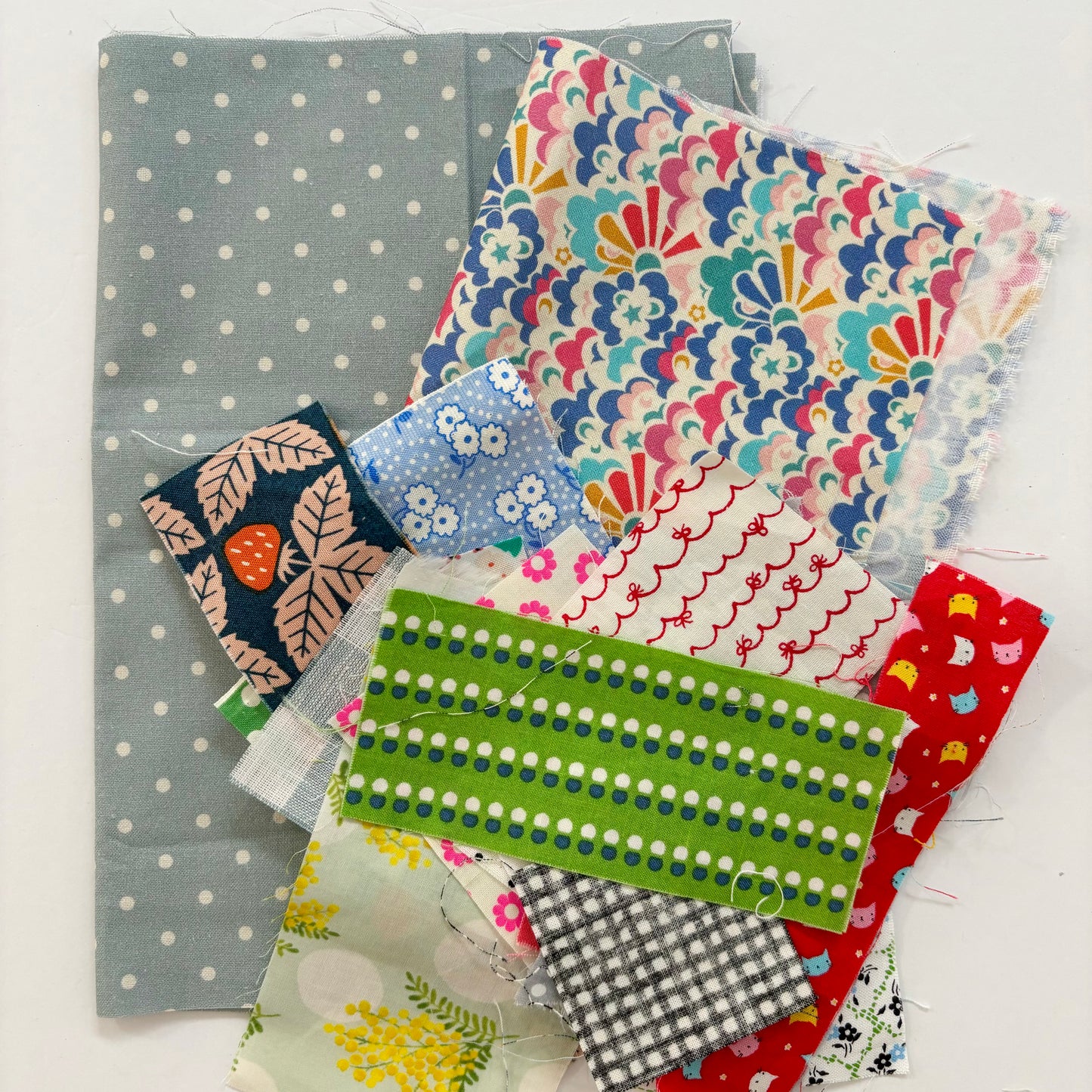 Little Fabric Packs for Scrappy Zipper Pouches from Bec’s Scrap Basket