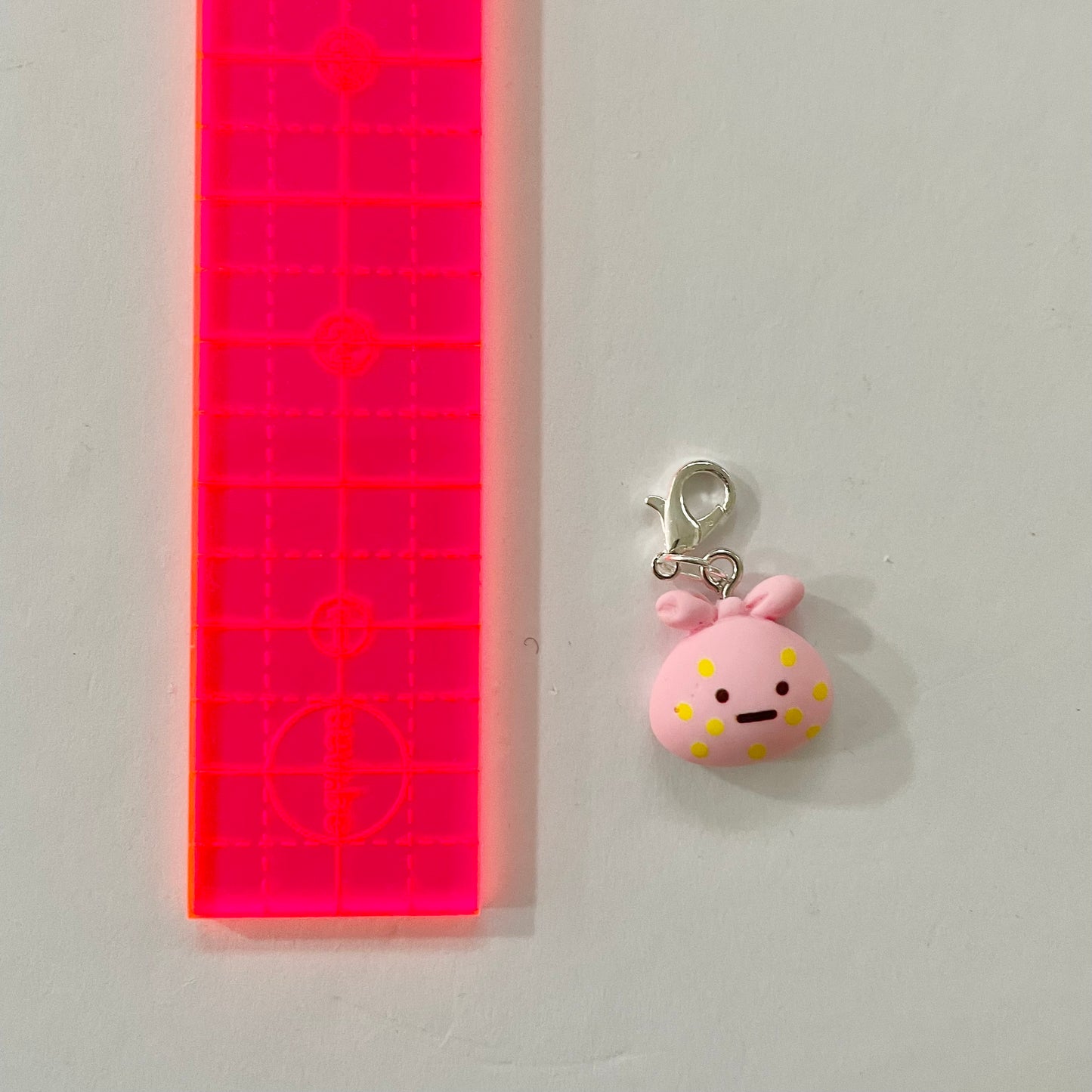 Pinku Zipper Charm