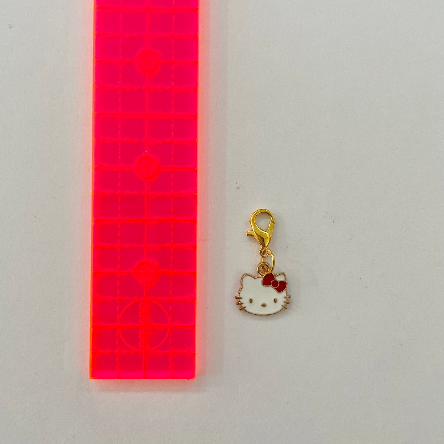 Hello Kitty with Bow Zipper Charm