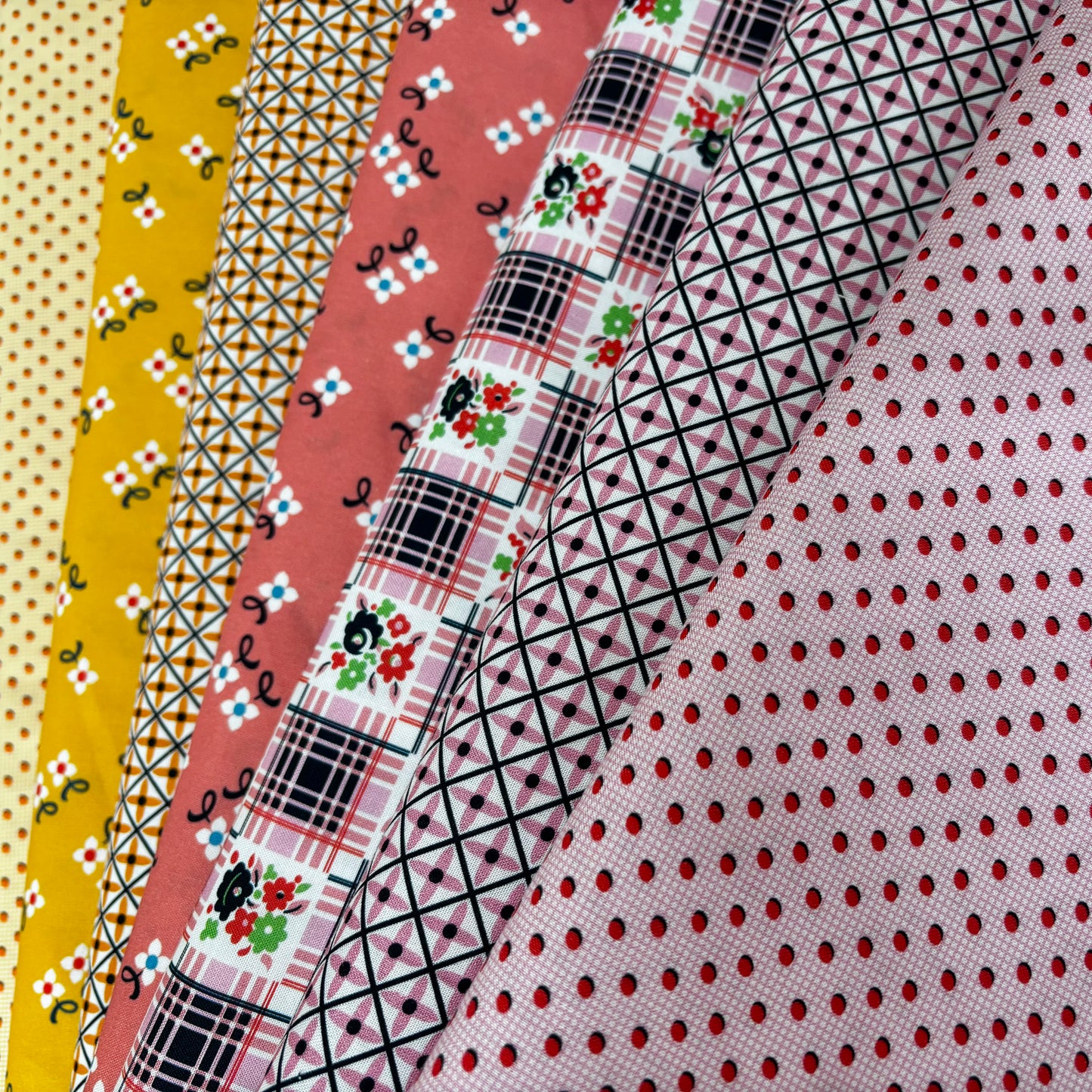 Pretty Things - Baxter, Pouf