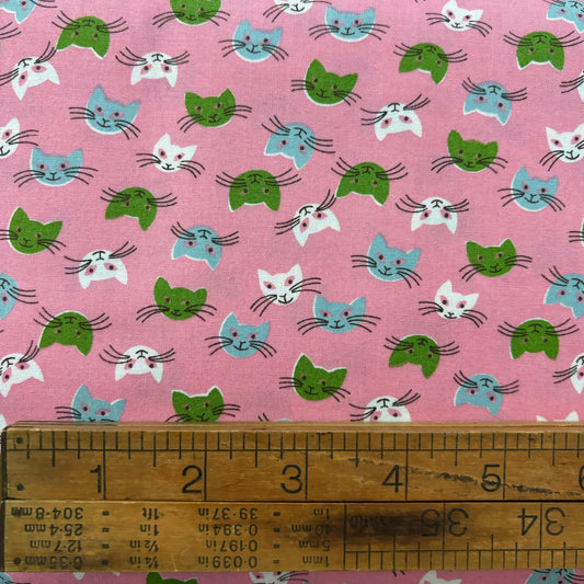 Petit Jai by Kei Fabric - Kitties on Pink