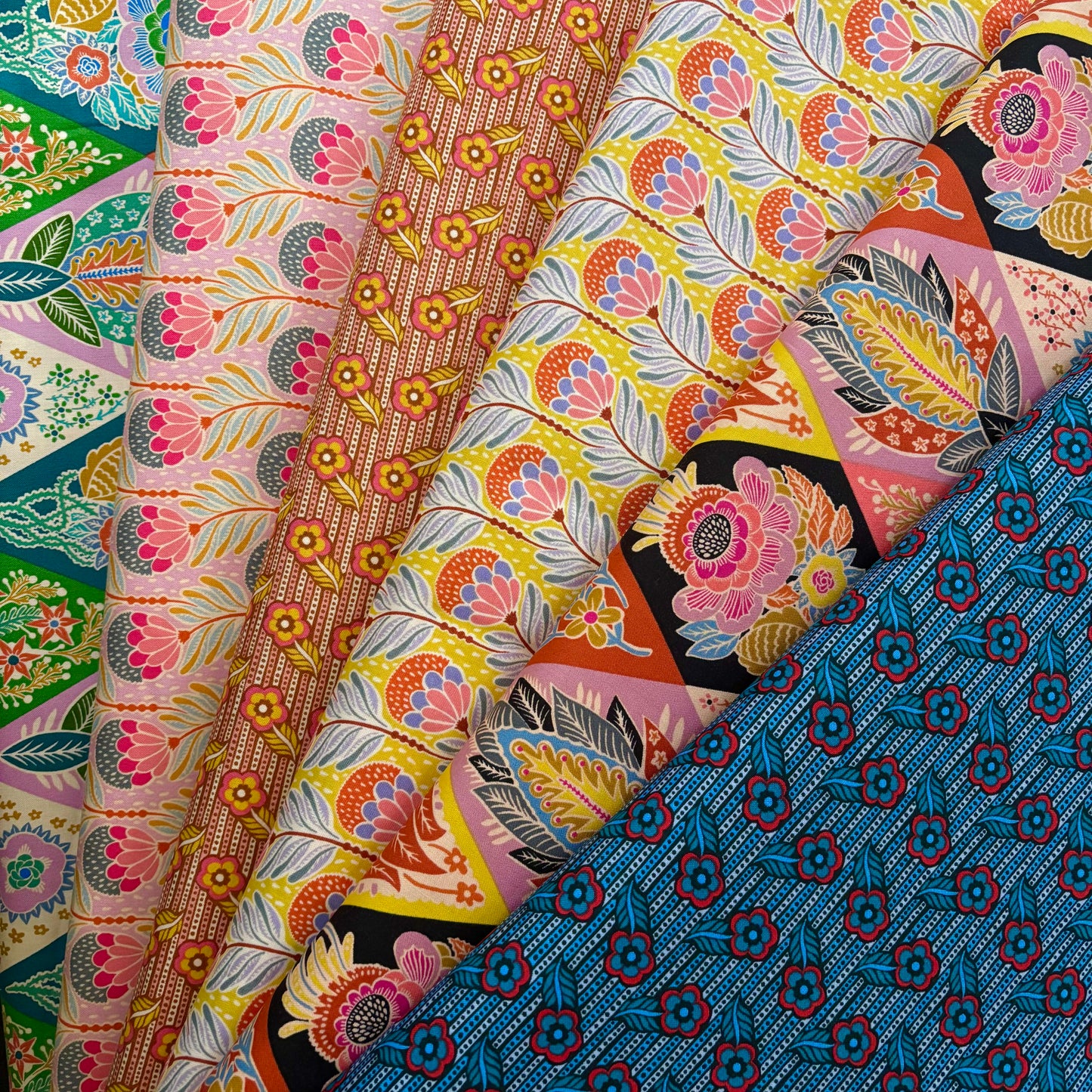 Anna Maria - Shooting Star - Bouncy Blooms - Lush Saffron