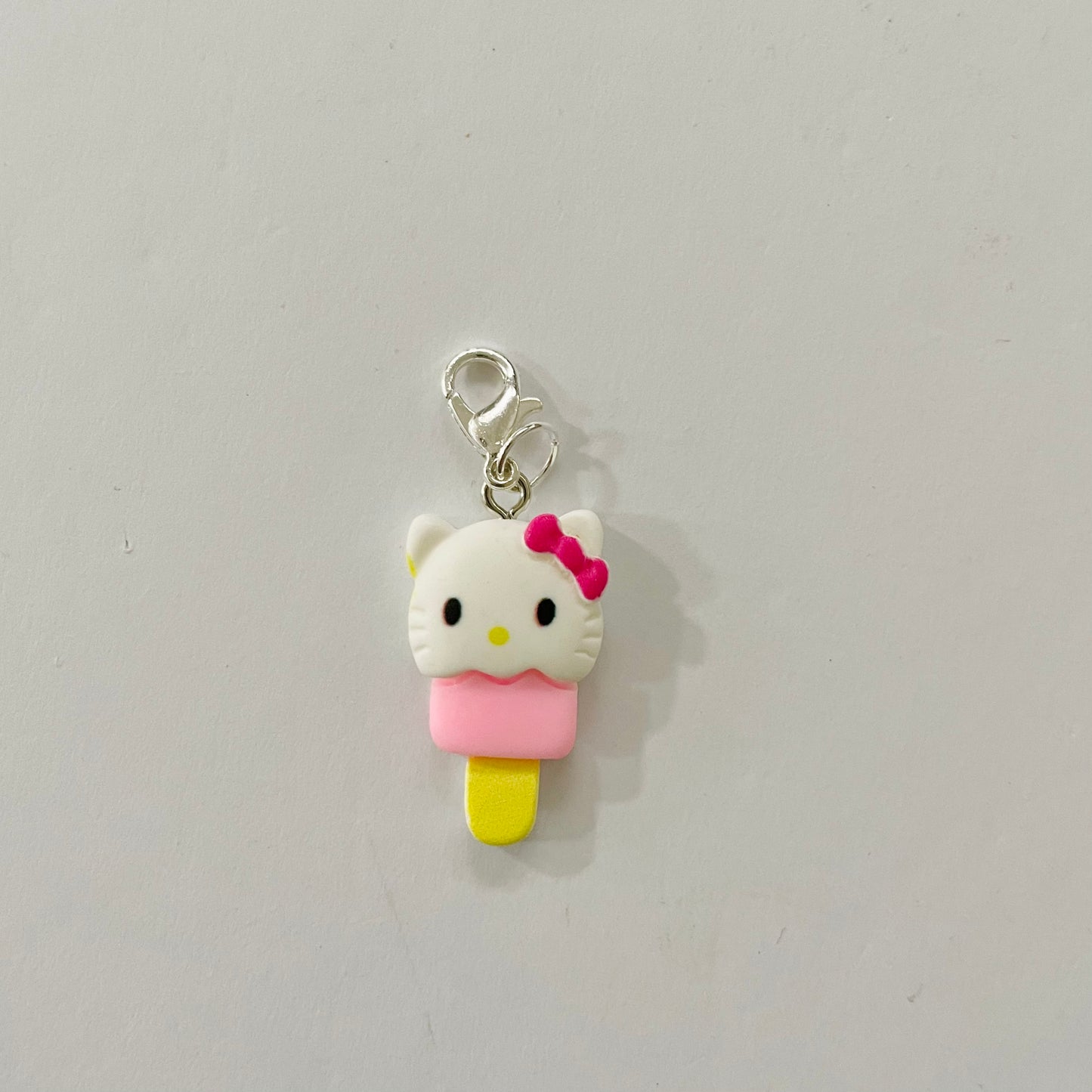 Hello Kitty Icy Pole Zipper Charm