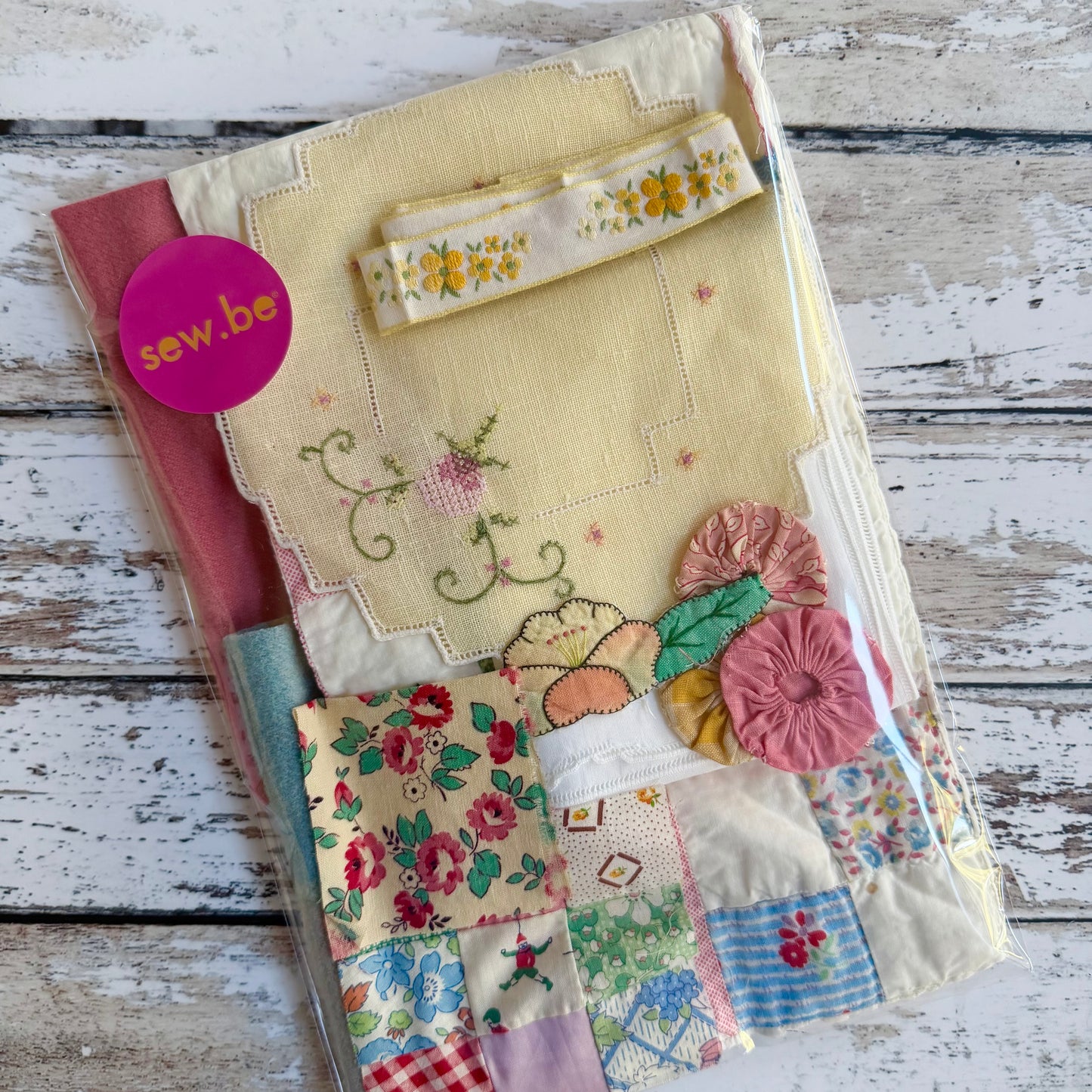 Vintage Quilt Needlebook Kit (6)