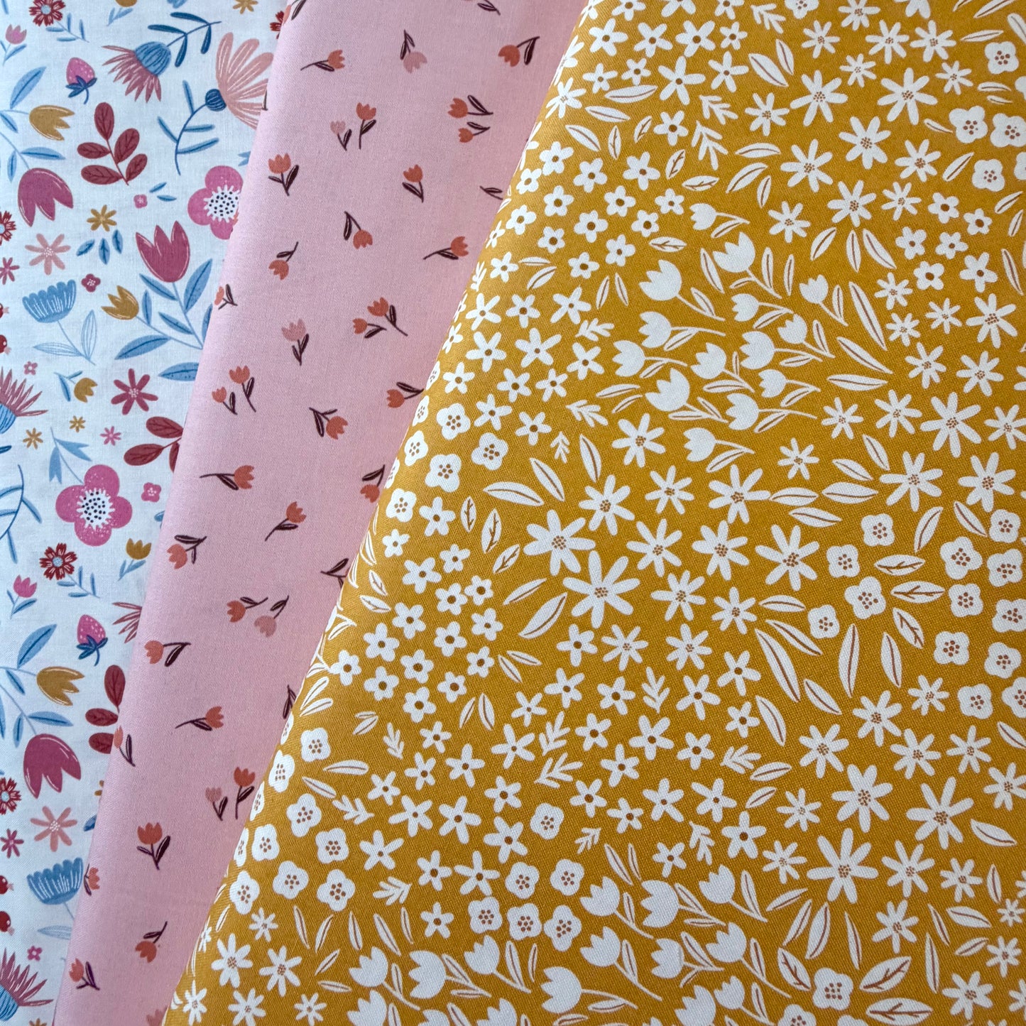 Small Flowers in Sunshine - Blossoms and Blooms by Moda