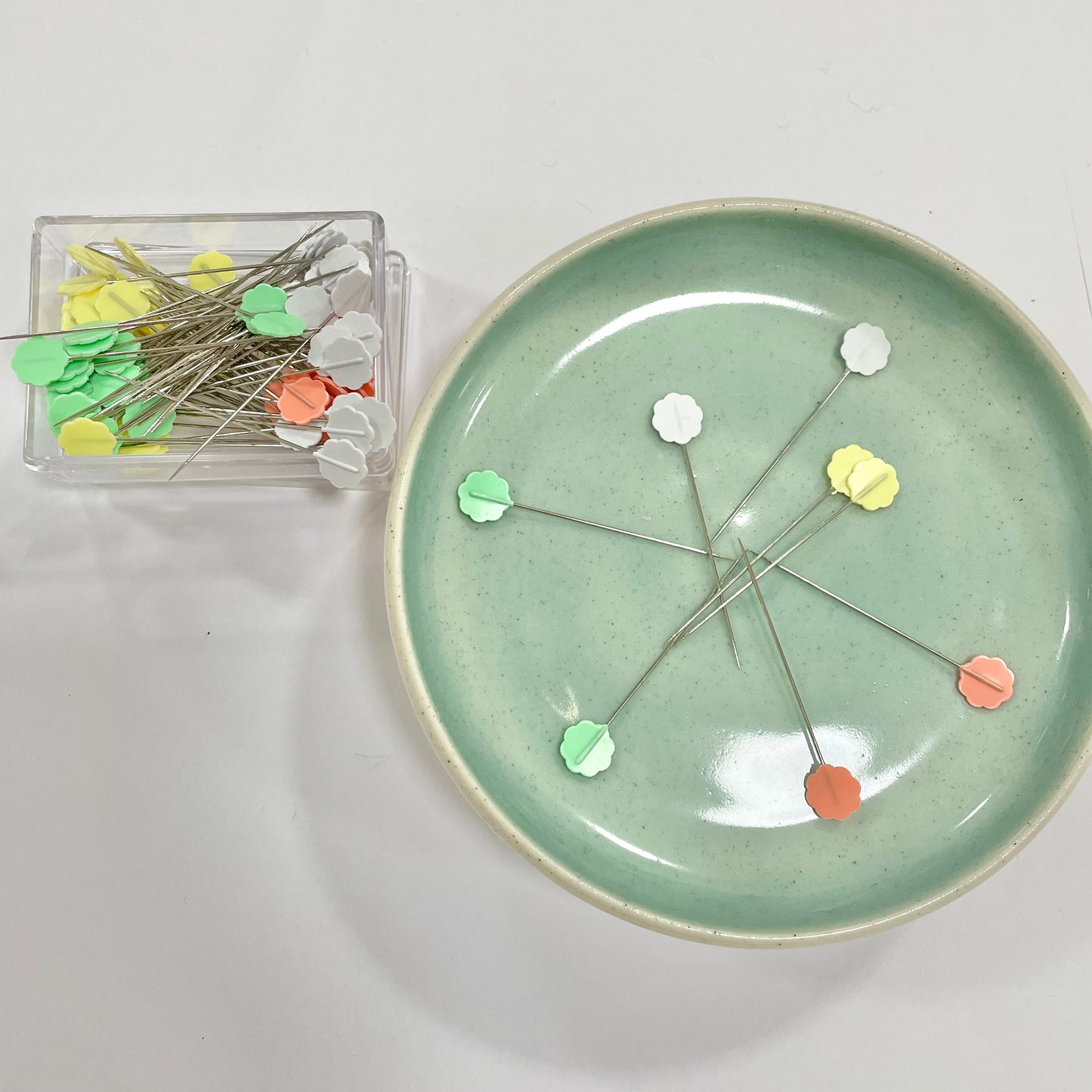 Clover Flower Head Pins (100)
