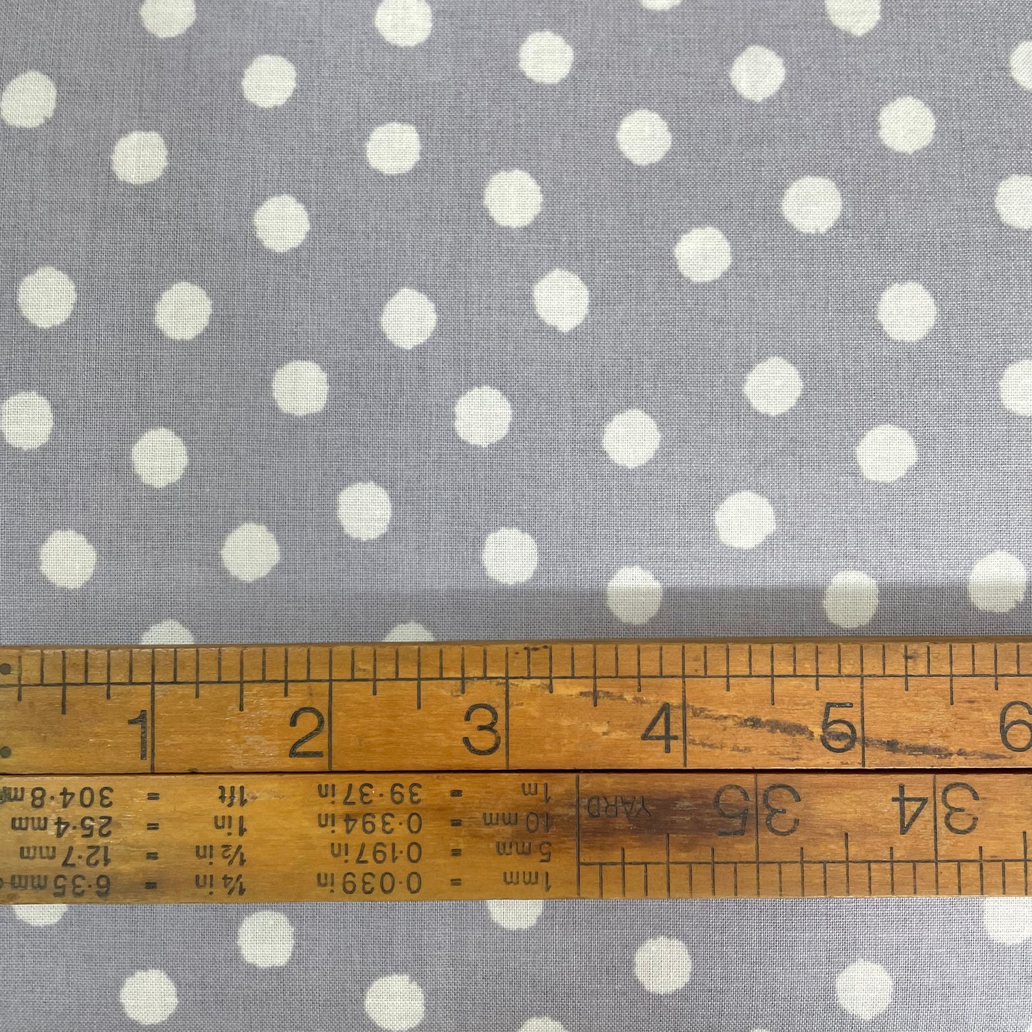 Irregular Spot on Grey (Japanese)