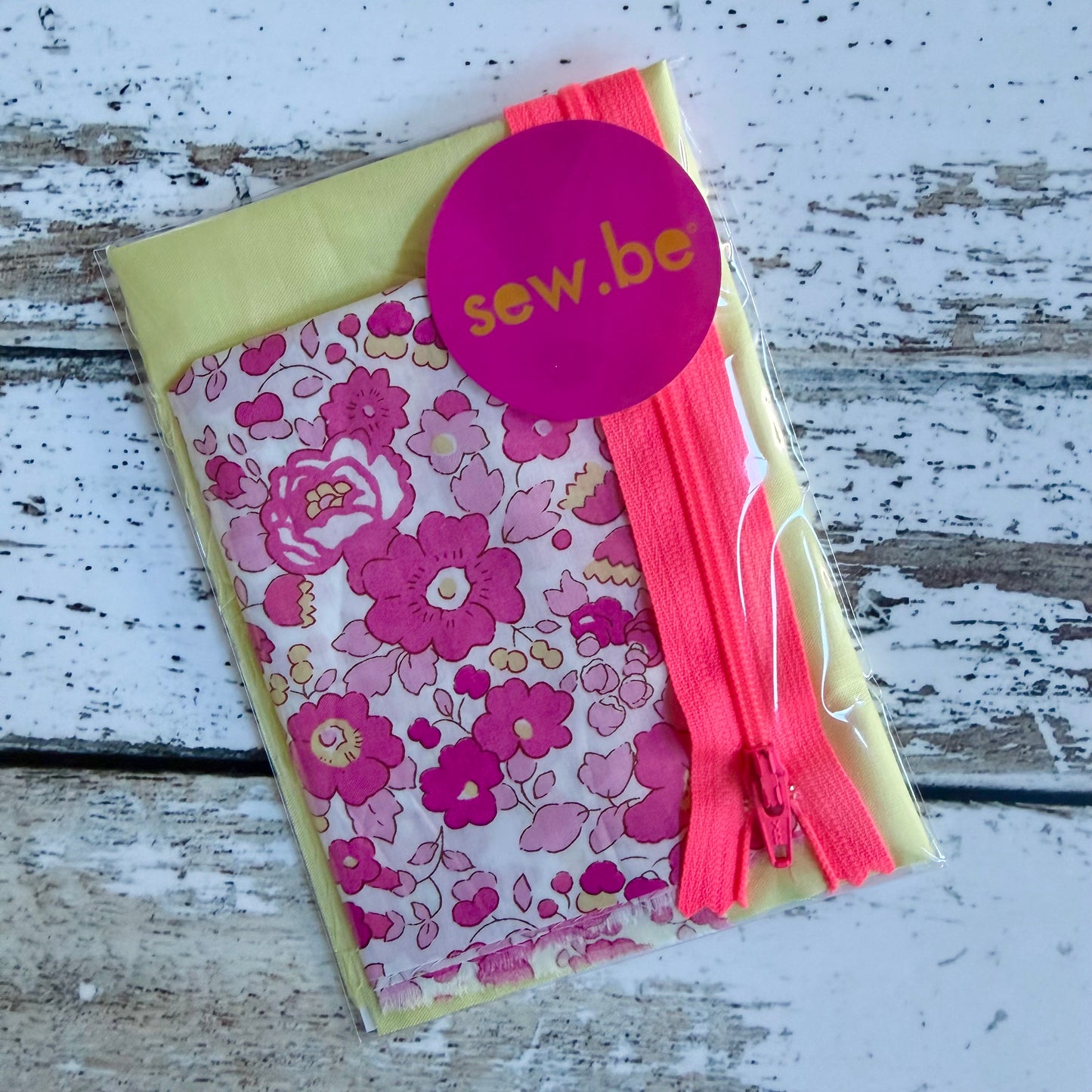 Small Project - Easy Peasy Zipper Pouch