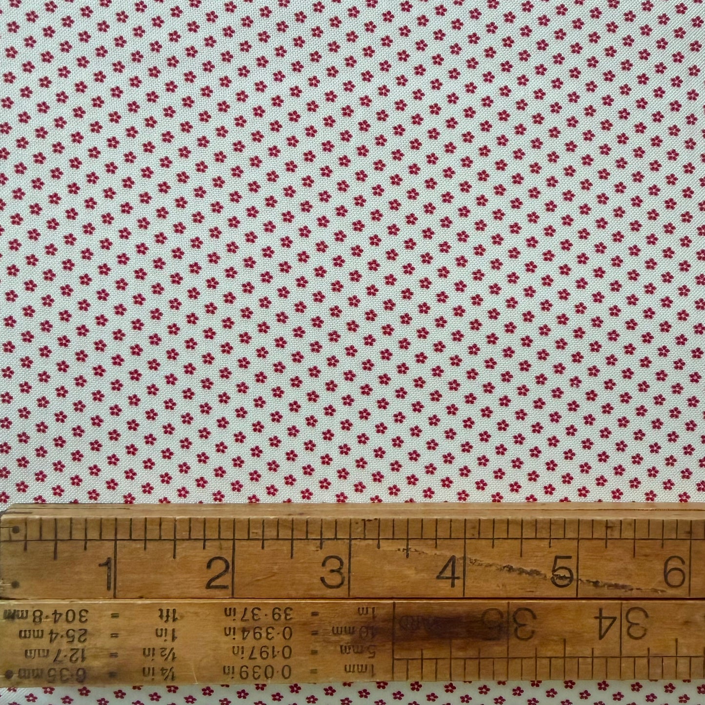 Aunt Grace Goes Scrappy by Judie Rothermel for Marcus Fabrics - Mini Flowers - Red