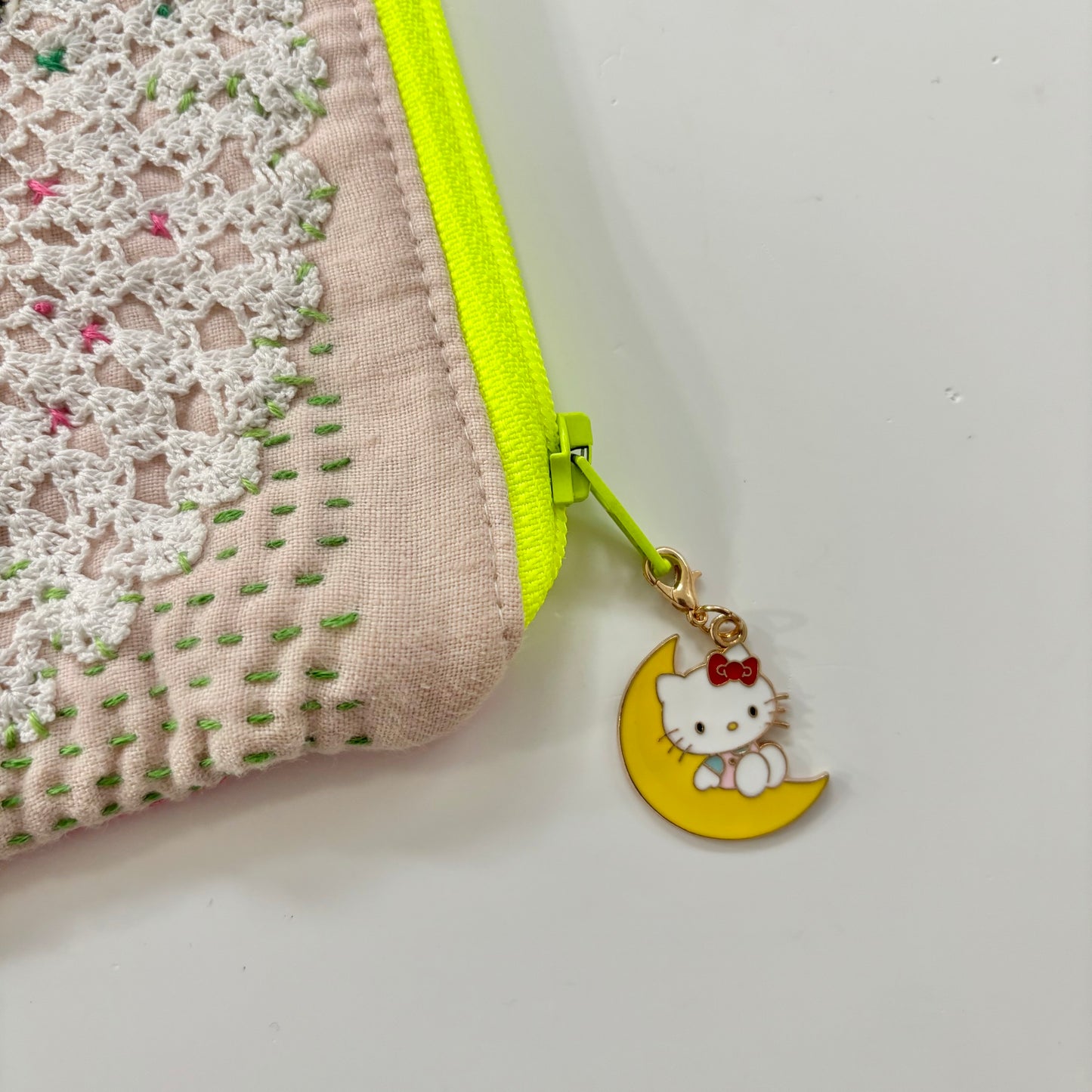 Goodnight Hello Kitty Zipper Charm