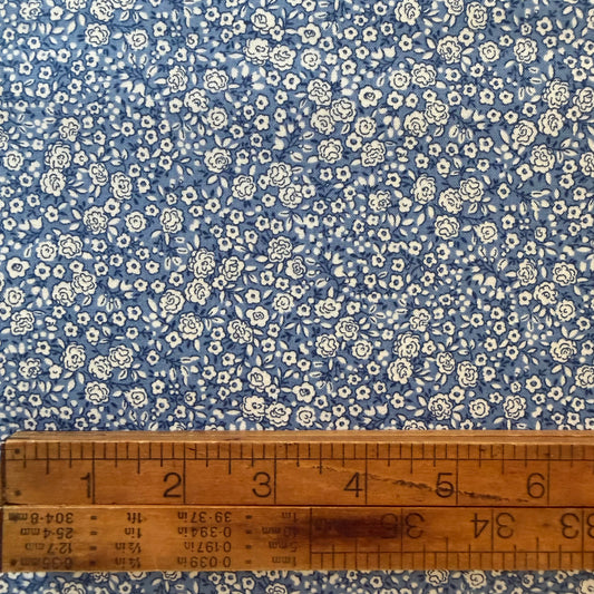Petit Fleur - Blossom in Blue - by Makower Uk for Andover