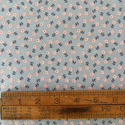 Cozy Bébé Flowers in Dove - Riley Blake