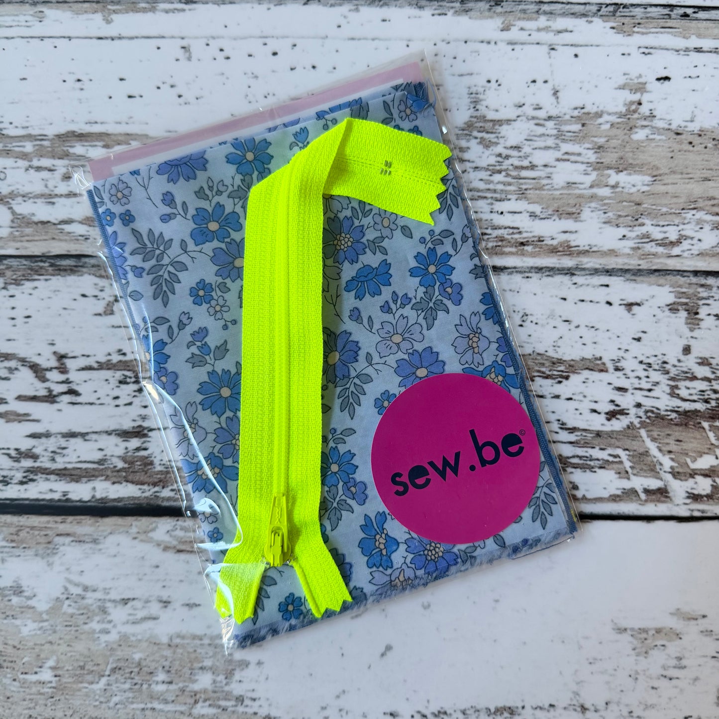 Small Project - Easy Peasy Zipper Pouch