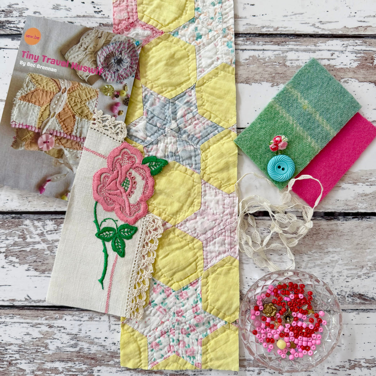 Small Project - Tiny Travel Huswif (Kit and Pattern)