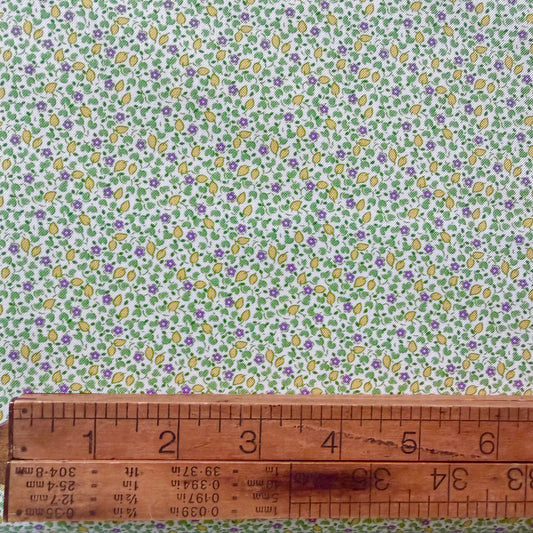 Aunt Grace Goes Scrappy by Judie Rothermel for Marcus Fabrics - Ditsy - Green