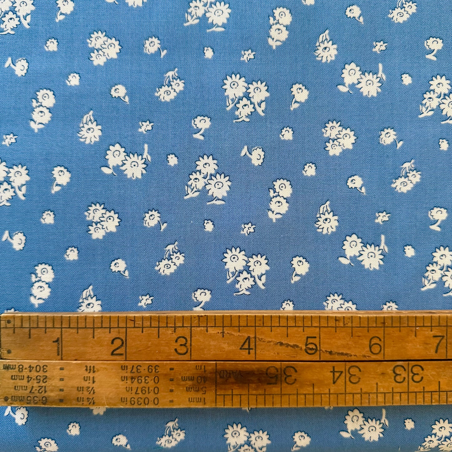 Tumbling Daisy A - Everlasting Collection - Liberty Lasenby Quilting Cotton