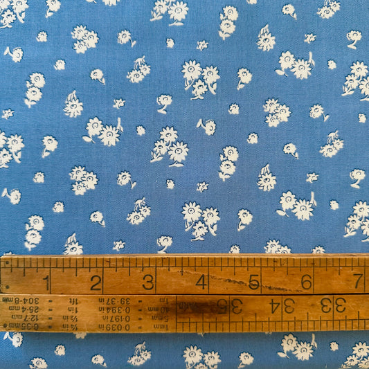 Tumbling Daisy A - Everlasting Collection - Liberty Lasenby Quilting Cotton