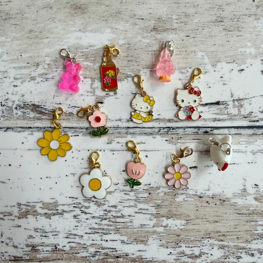 Pink Flower with 2 Leaves Zipper Charm