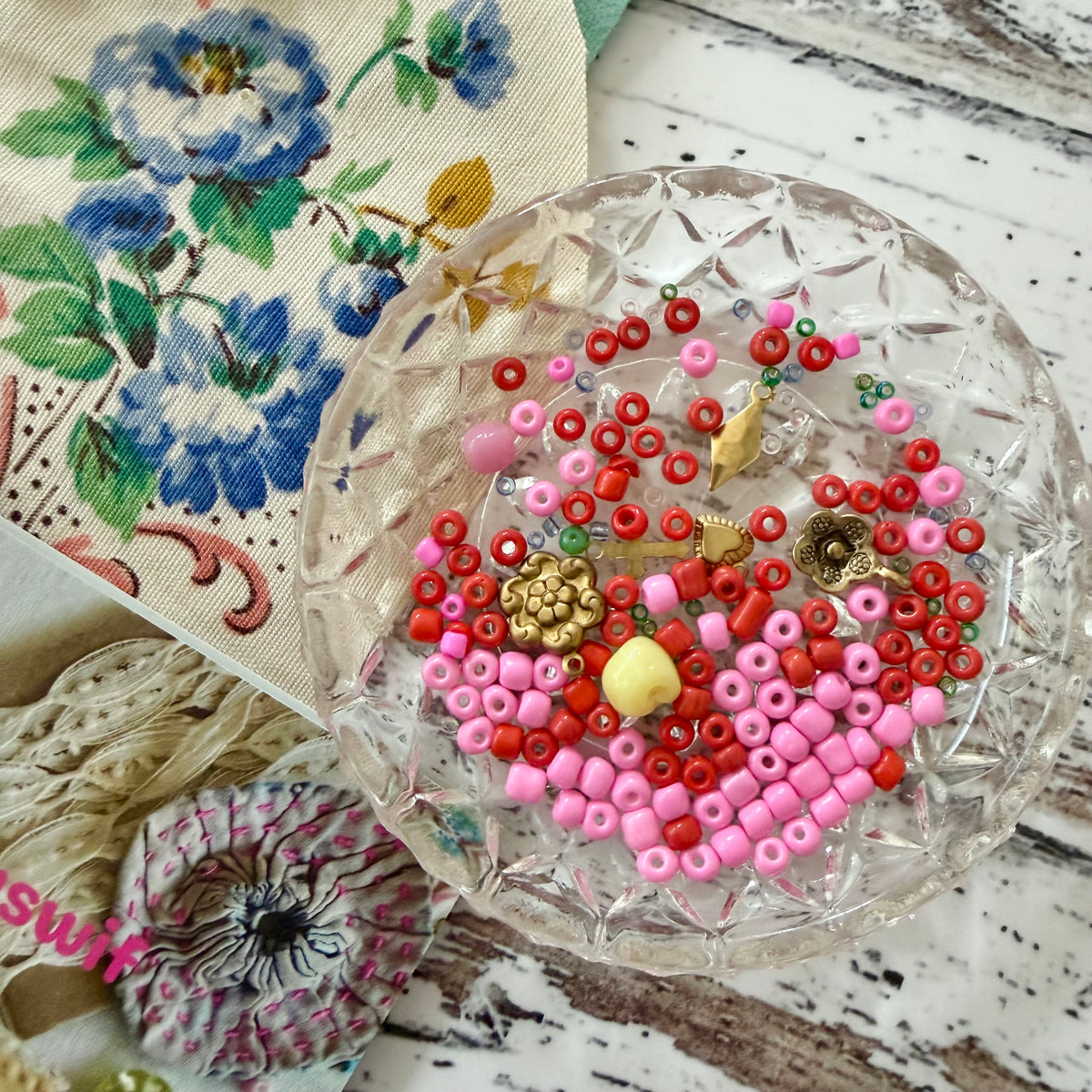 Small Project - Tiny Travel Huswif (Kit and Pattern)