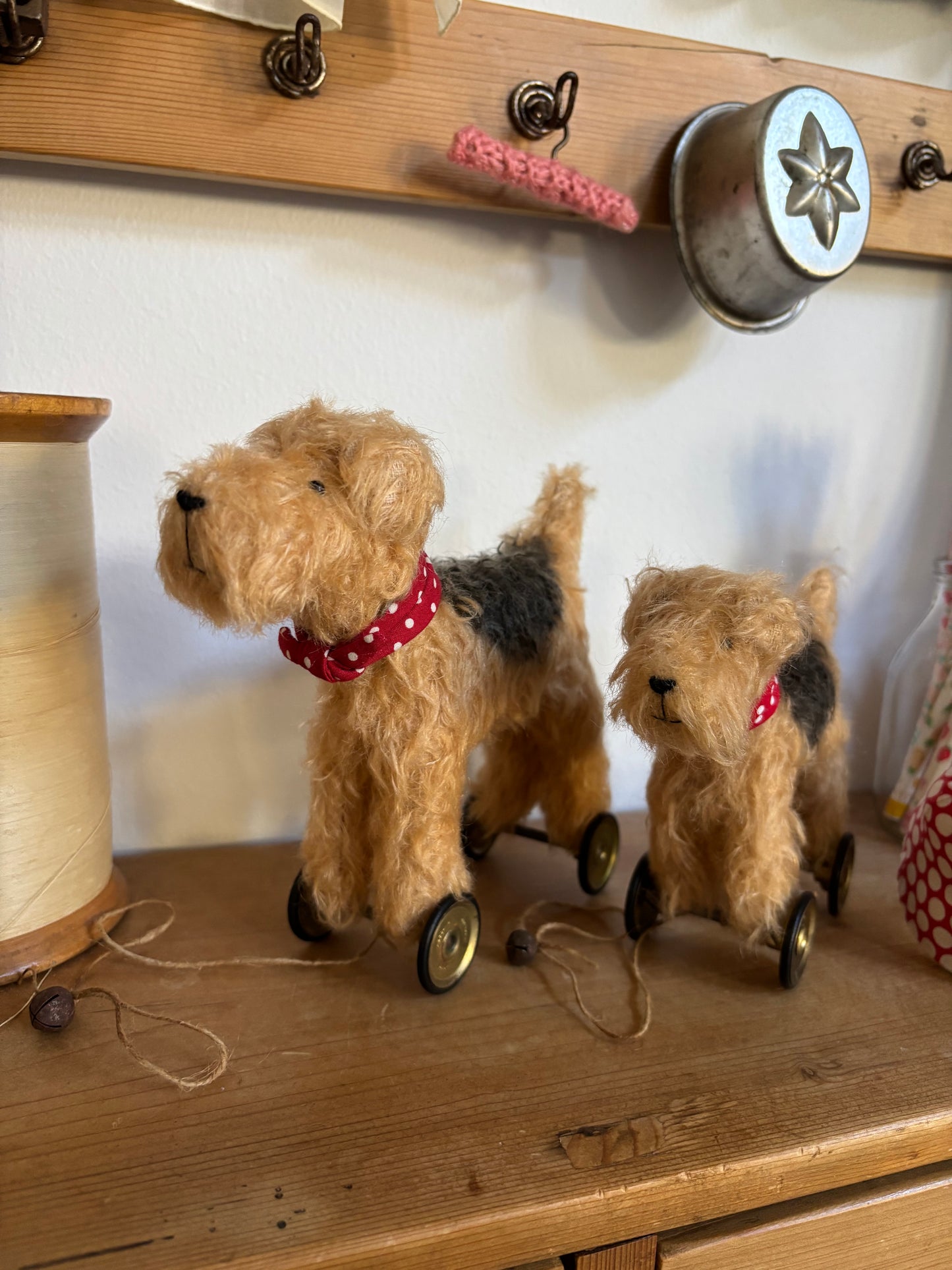 Airedale on Wheels - 12 cm tall