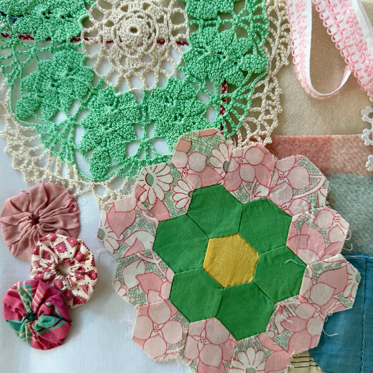 Vintage Needlebook Kit (G)