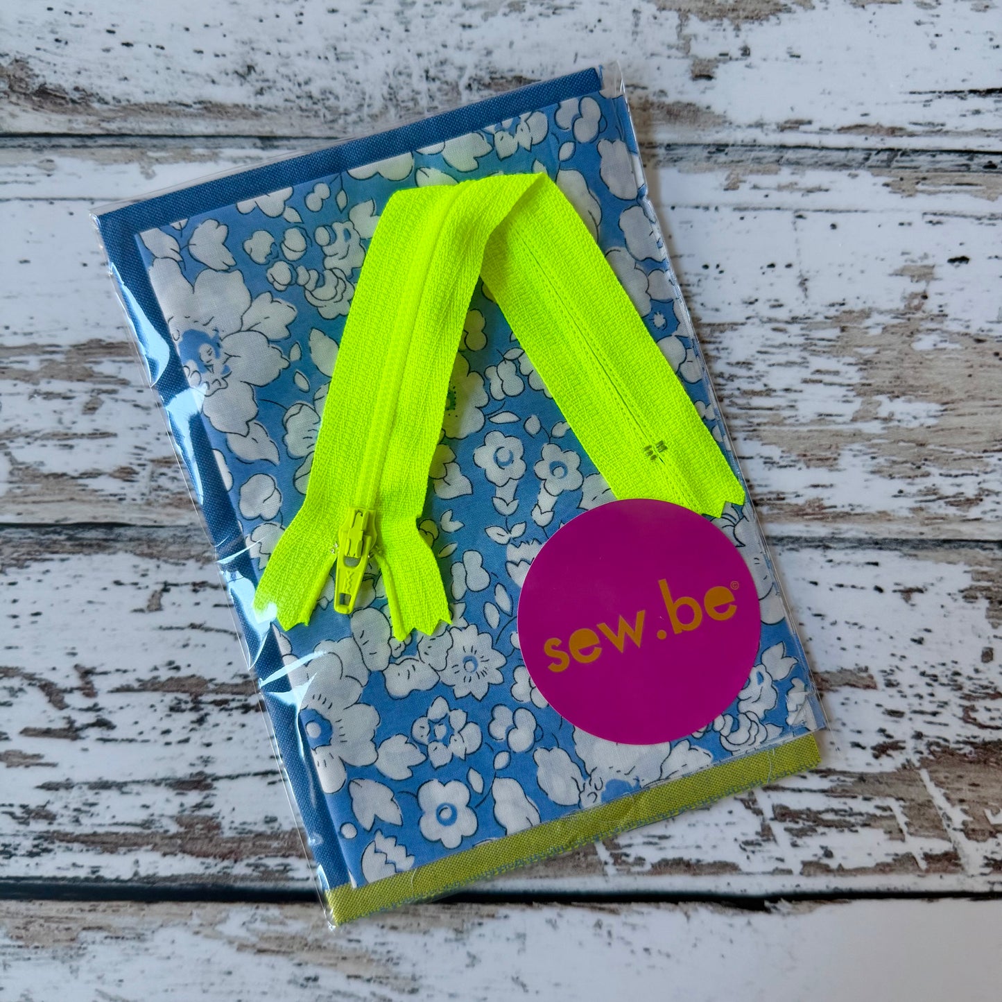Small Project - Easy Peasy Zipper Pouch