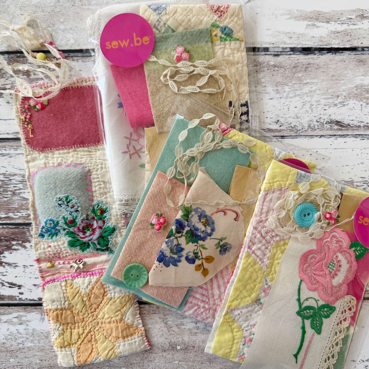 Small Project - Tiny Travel Huswif (Kit and Pattern)