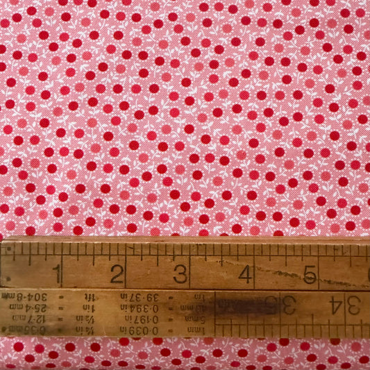 Aunt Grace Loves U by Judie Rothermel for Marcus Fabrics - Round Flowers in Pink