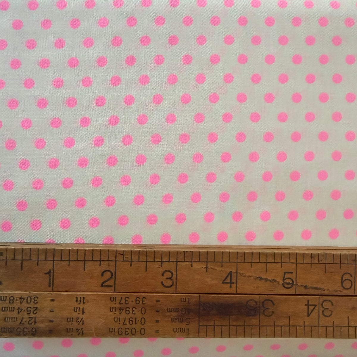 Retro Dot - Vanilla and Neon Pink