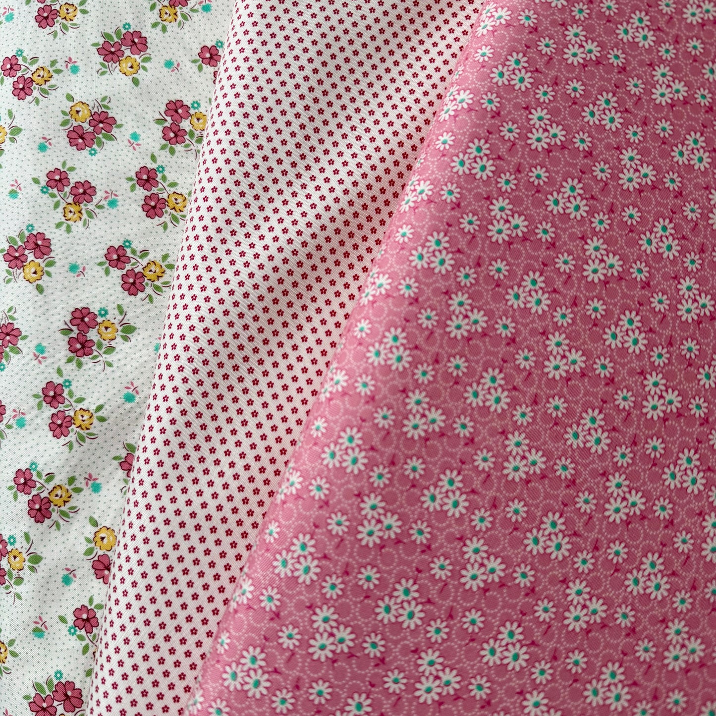 Aunt Grace Goes Scrappy by Judie Rothermel for Marcus Fabrics - Mini Flowers - Red