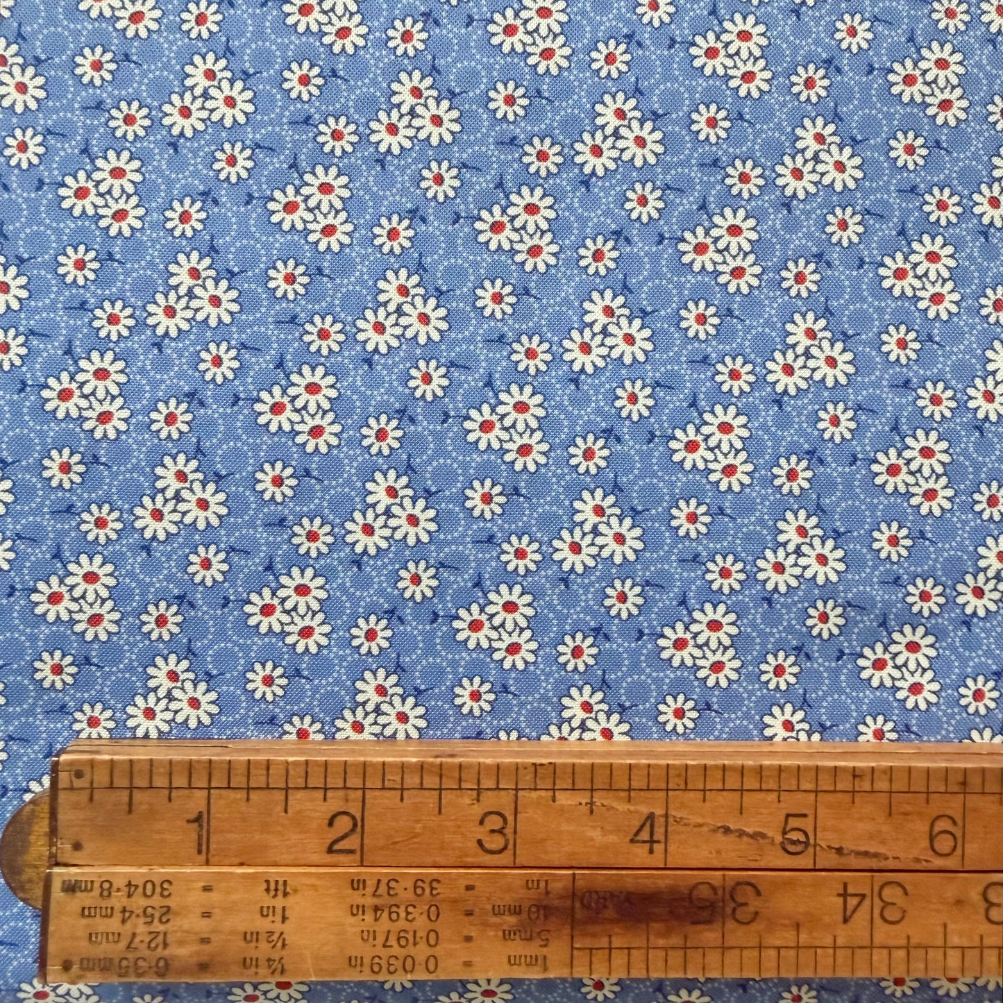 Aunt Grace Goes Scrappy by Judie Rothermel for Marcus Fabrics - Daisy - Blue