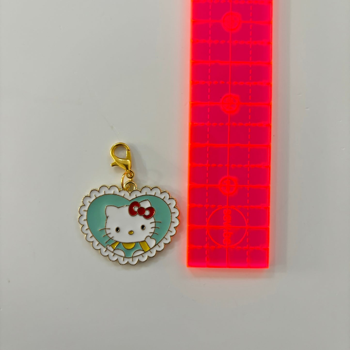 Hello Kitty Heart Zipper Charm