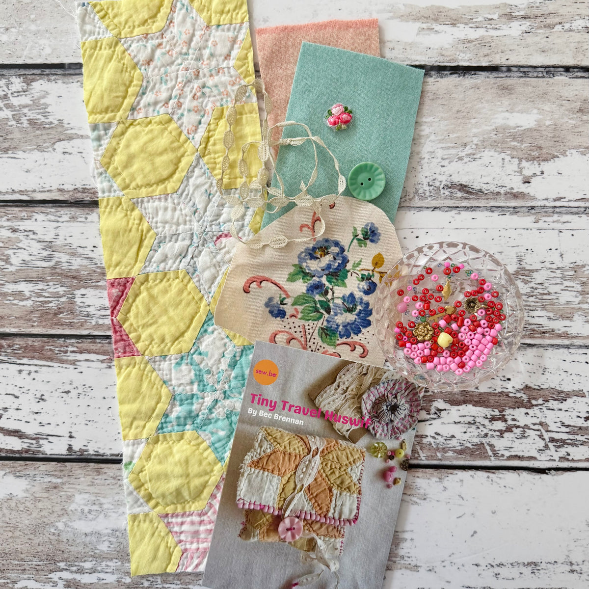 Small Project - Tiny Travel Huswif (Kit and Pattern)