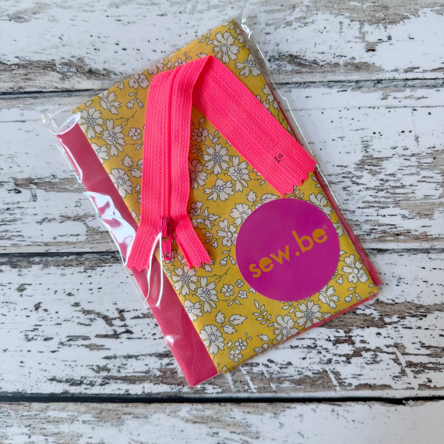 Small Project - Easy Peasy Zipper Pouch