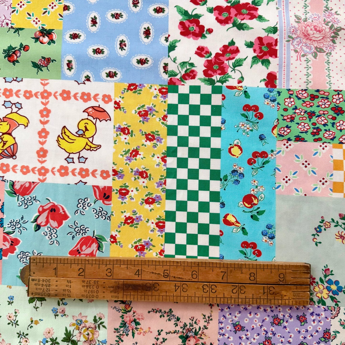 Feedsack Inspired Cheater Print (1/2 metre) from Momnson Fabrics