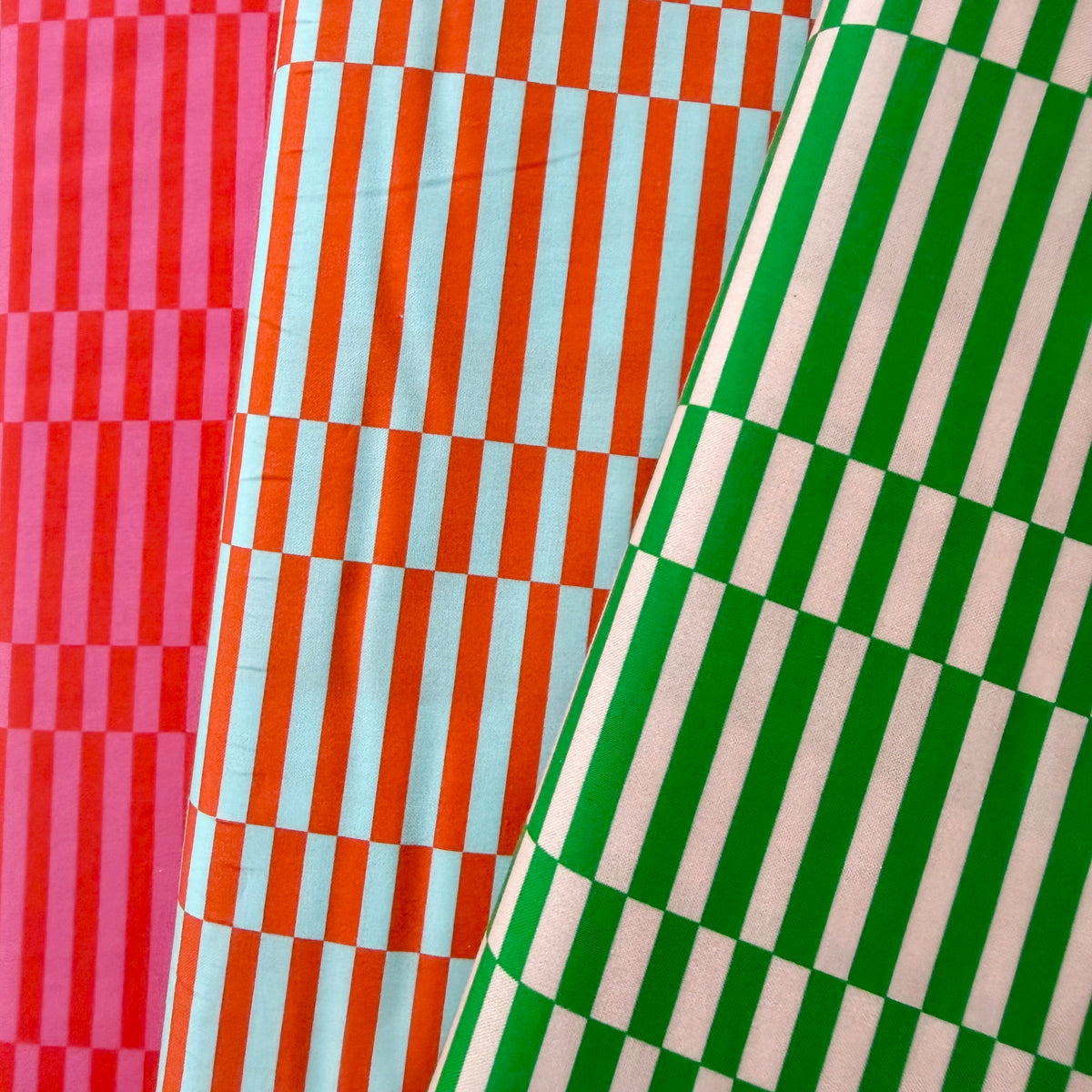 Broken Stripe in Pink / Red - Annabels Blenders - Windham Fabrics