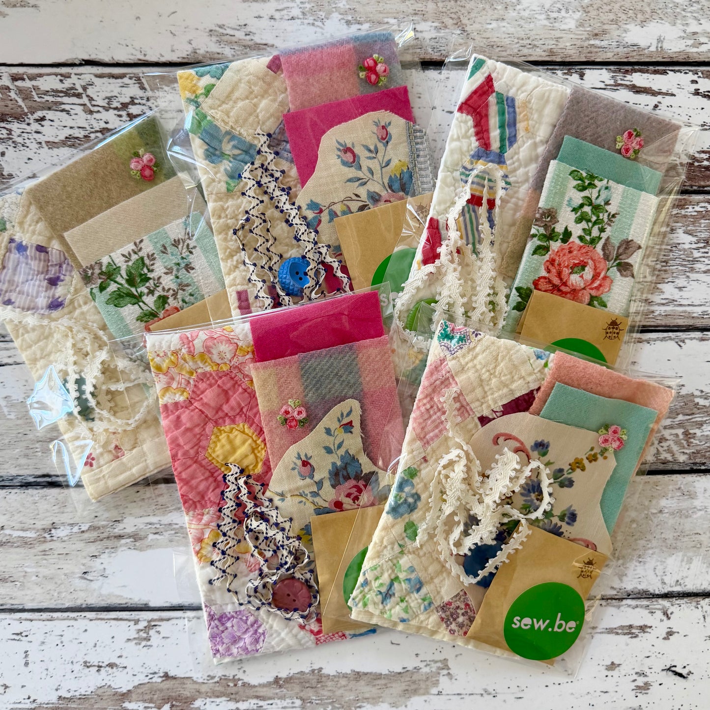 Small Project - Tiny Travel Huswif (Kit Only)